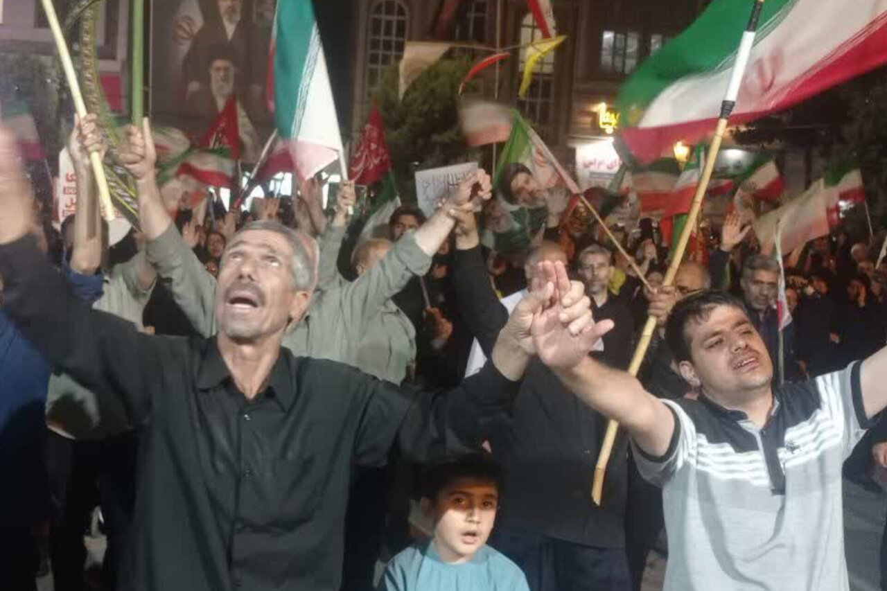 عزاداری مردم ولایی نیشابور برای رهبر شهید