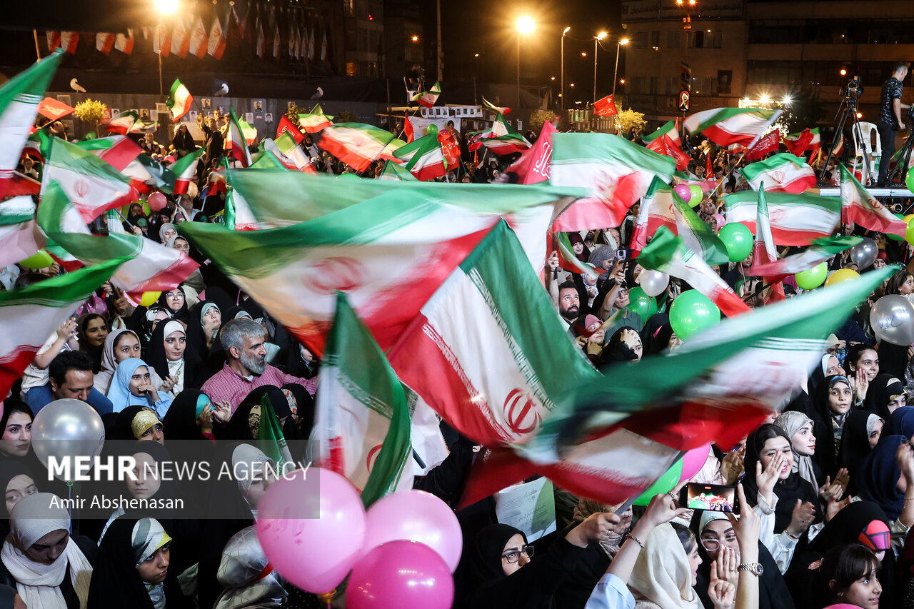 ۲۰۰ شب پایداری و مقاومت در تهران؛ روایت مردمی که برای ایران ماندند