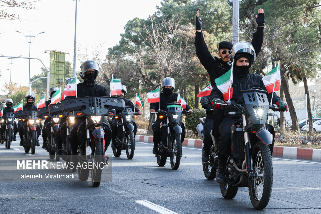 رژه موتورسواران در سالروز ورود امام خمینی (ره) به ایران