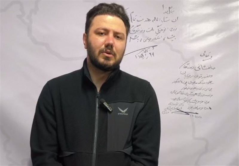 کریمی: همان طور که فرماندهان خواستند، در خیابان می‌مانیم