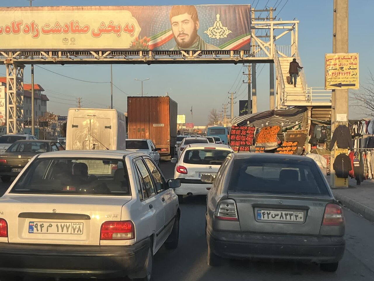 شهرداری موظف به برخورد قاطع با دستفروشان چیتگر است