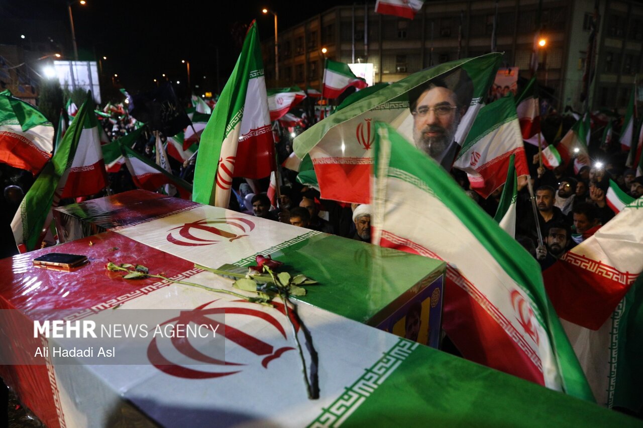 اجتماع حمایت از رزمندگان در مقابله با دشمن آمریکایی - صهیونی