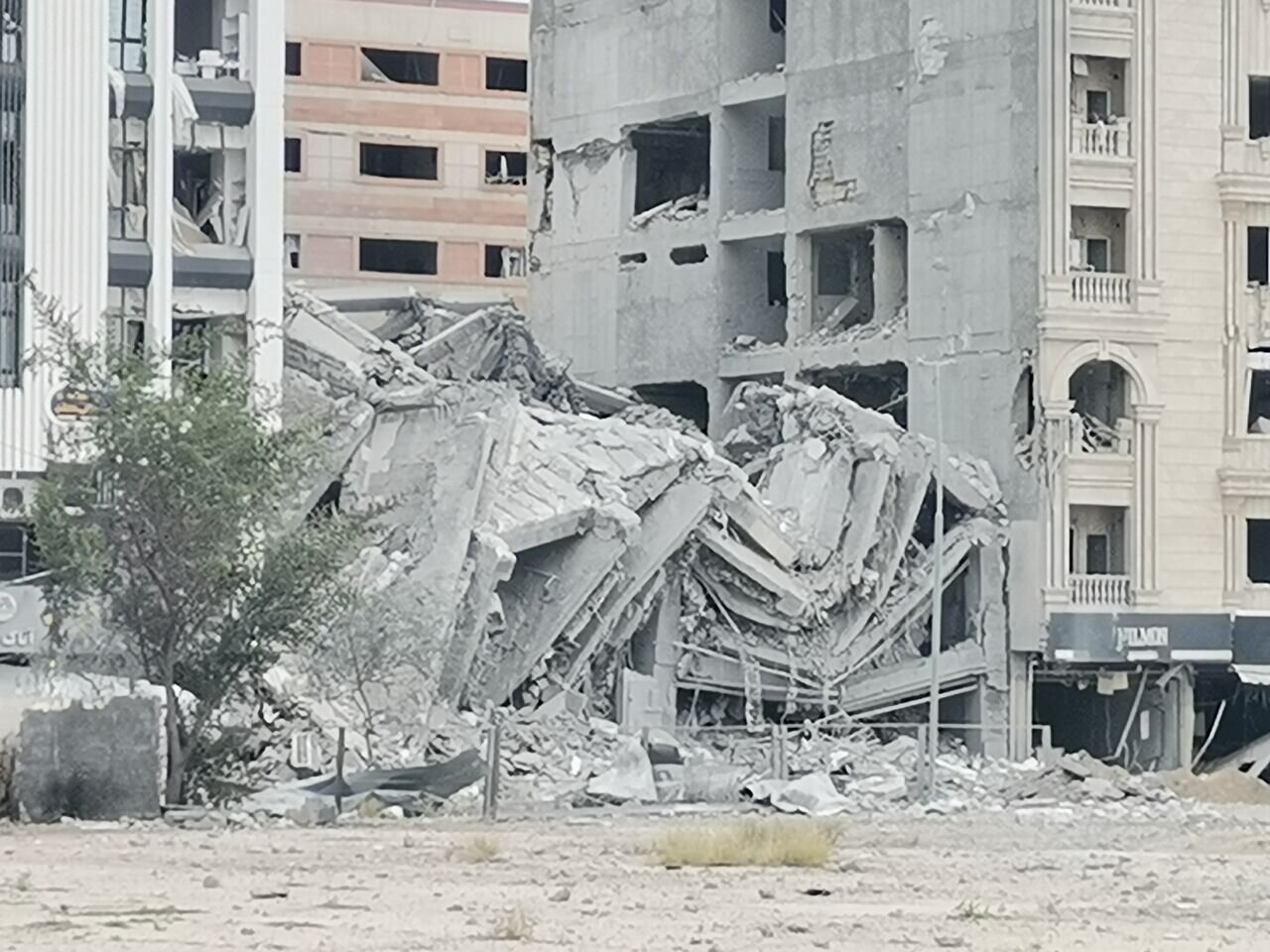 ۳ شهید و ۷ مجروح در حمله امروز  دشمن به یک آپارتمان مسکونی در بندرعباس