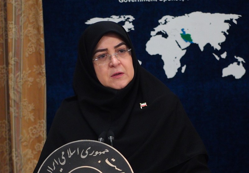 مهاجرانی: ذخیره بنزین و دارو کافی است و امور کشور روان است