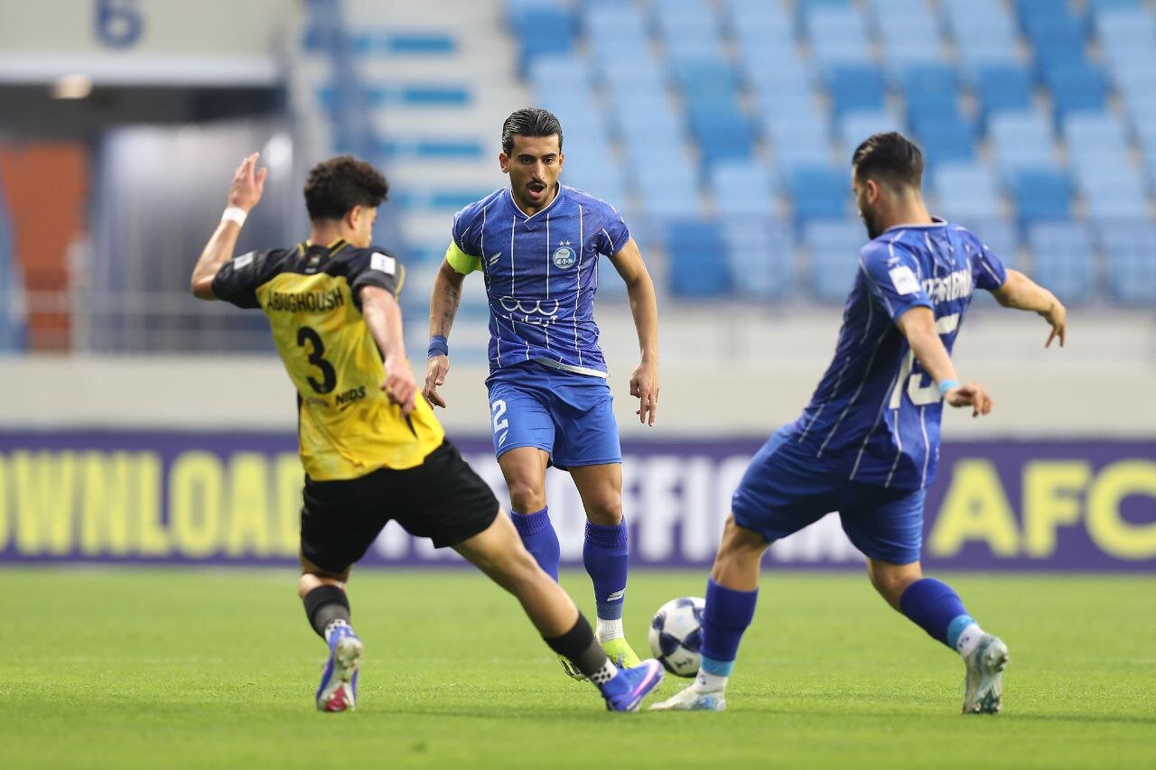 تساوی استقلال و الحسین در نیمه اول؛ ابولیلا مانع از گلزنی آبی ها شد