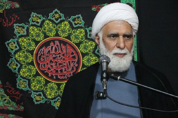 امام جمعه کیش: گریه بر امام حسین(ع) کشتی نجات از گناه است