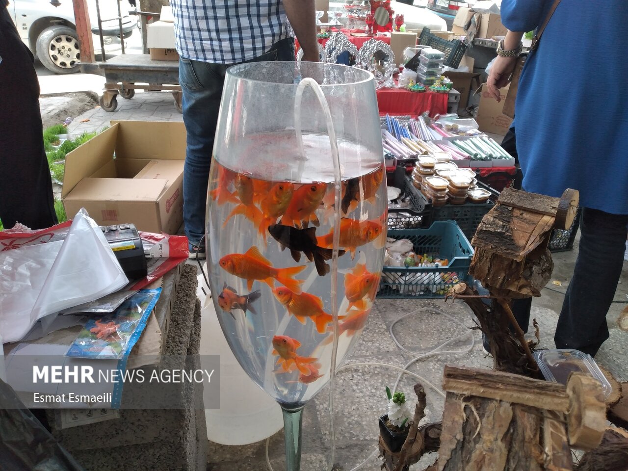 پیاده‌روها بوی عید می‌دهند