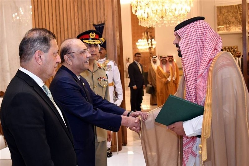 سفیر جدید عربستان استوارنامه خود را تقدیم رئیس‌جمهور پاکستان کرد