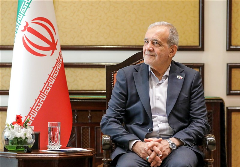 ببینید|پزشکیان از نمایشگاه نقاشی فرشته‌های میناب در دهلی‌نو بازدید کرد