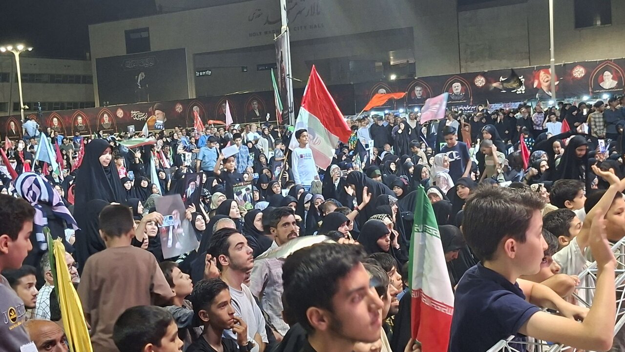 حضور باشکوه مشهدی‌ها در مراسم اربعین تدفین رهبر شهید