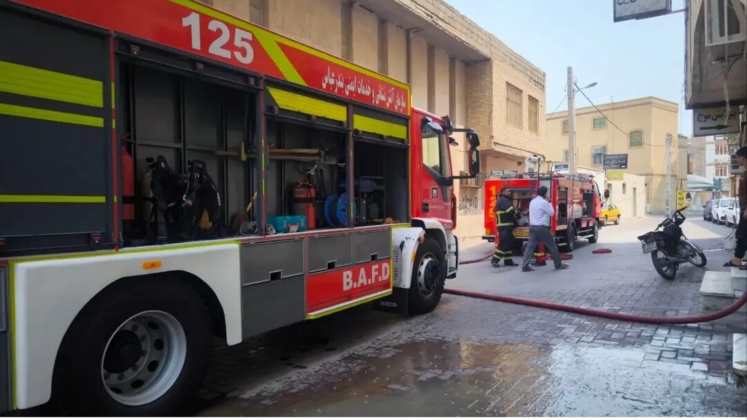 حریق پشت‌بام ساختمانی در بندرعباس مهار شد