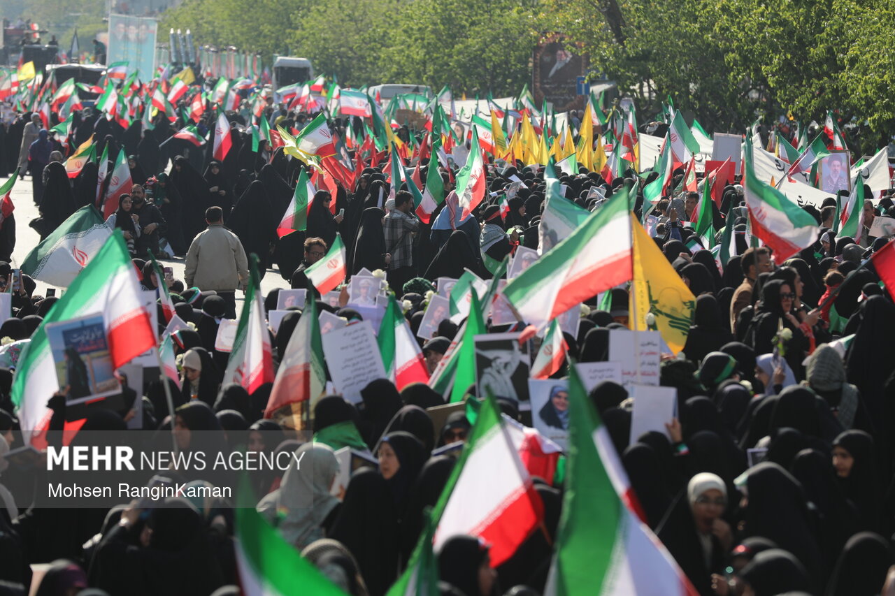 راهپیمایی «دختران جان‌فدای ایران» در تهران برگزار شد