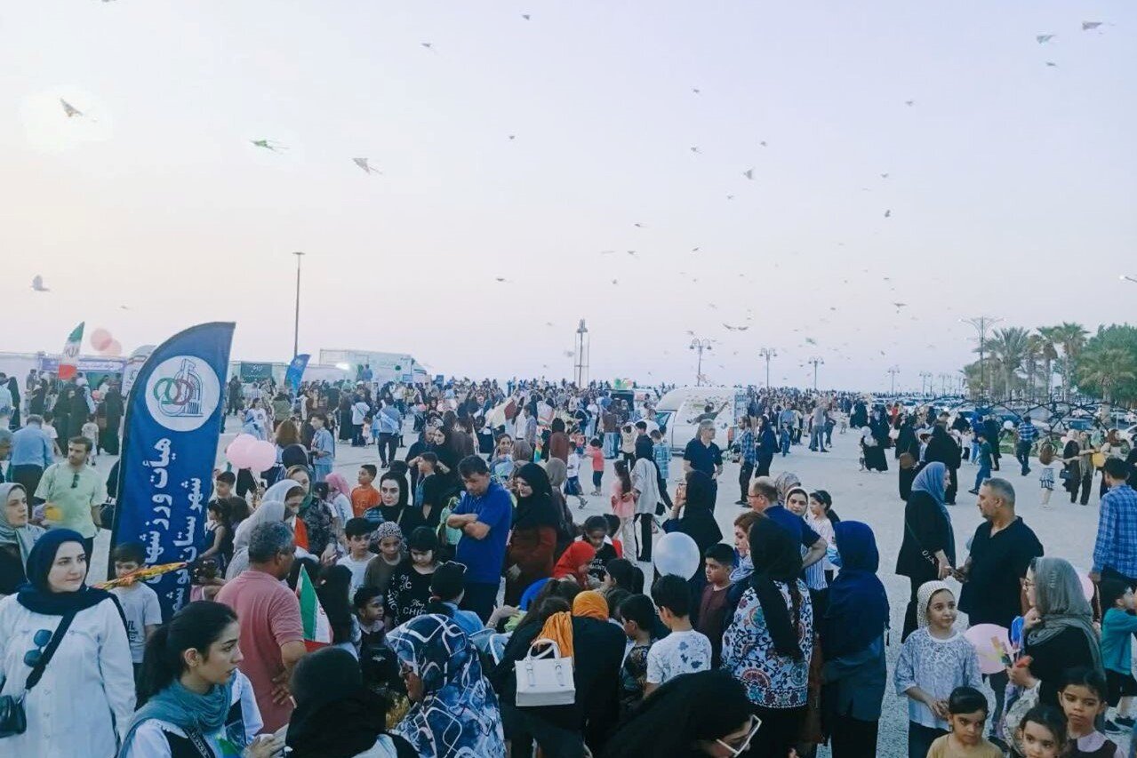 تجلی «لبخند کودکان» در پرتو یاد شهدا در بوشهر