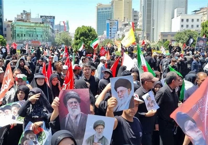 حماسه وداع در مشهد؛ دریای جمعیت در انتظار پیکر رهبر شهید انقلاب