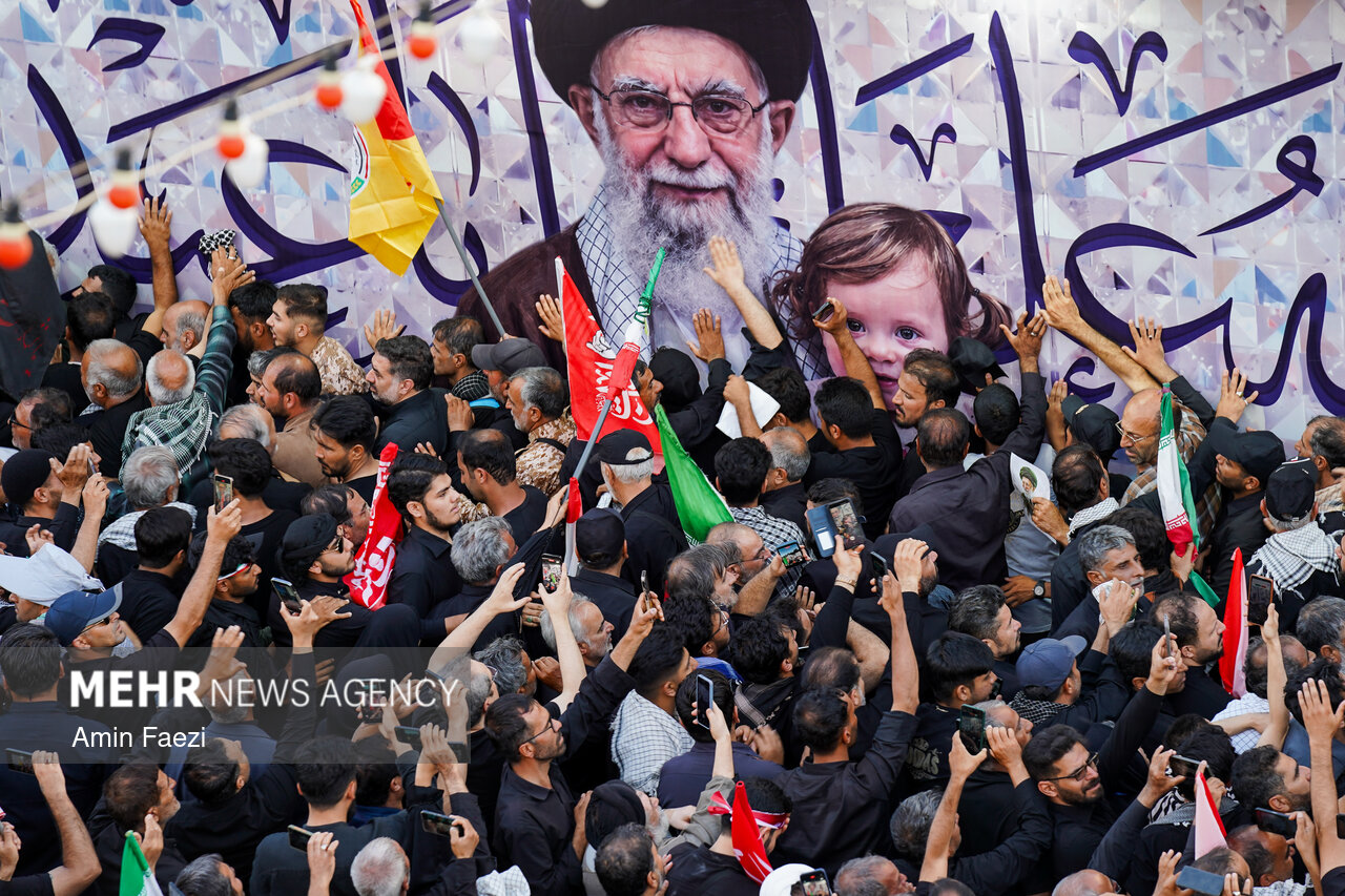 تشییع پیکر رهبر شهید انقلاب در مشهد - ۵