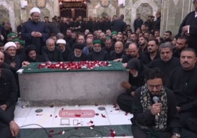 تلاوت قرآن کریم«حسنین حلو» بر پیکر امام شهید در کنار ضریح حضرت اباالفضل(ع)