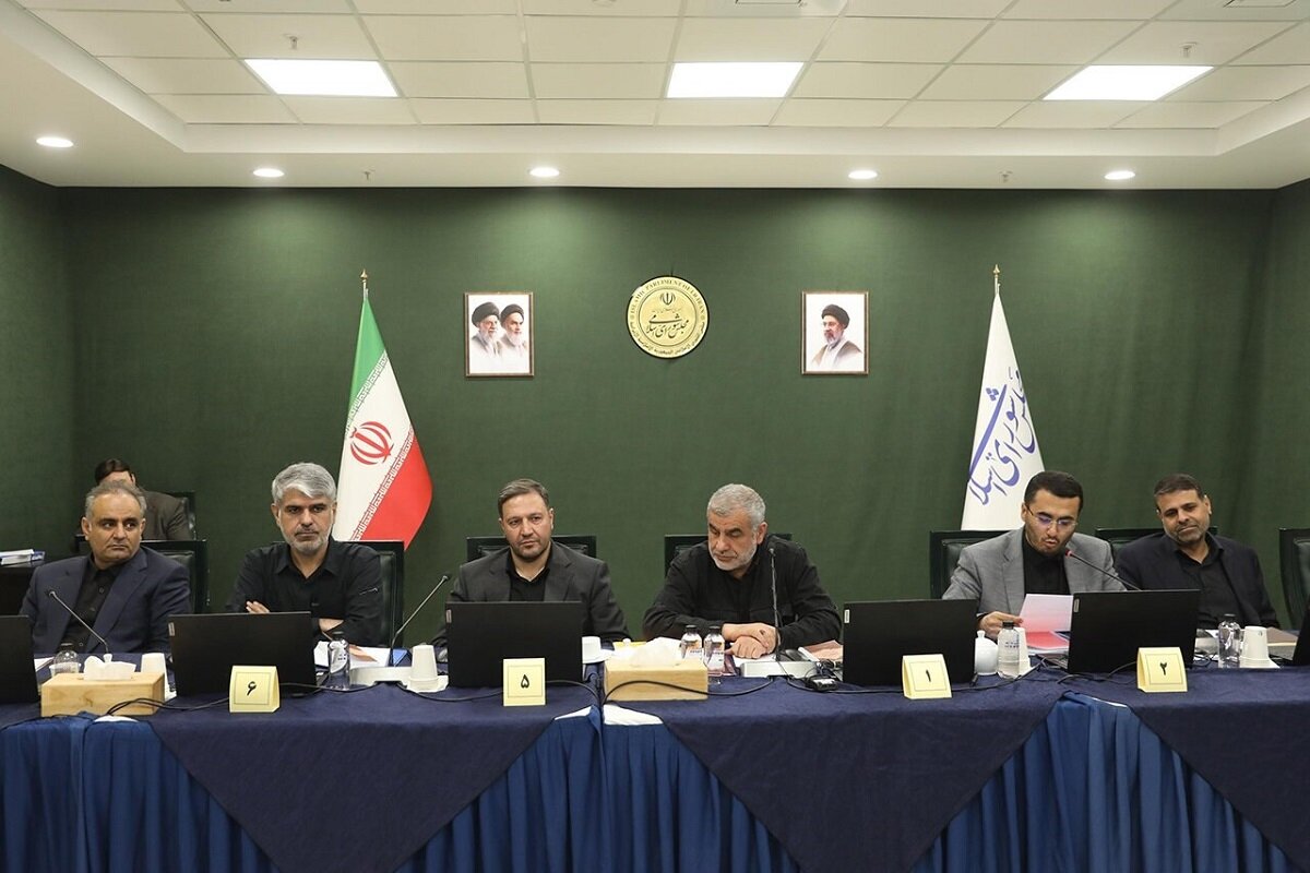 موافقت مجلس با استفساریه‌ای درباره قیمت عرضه قیر رایگان
