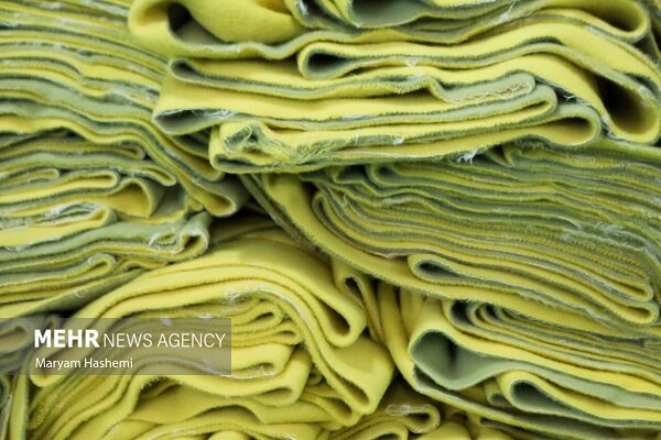 طاقه‌های پارچه قاچاق در آب های قشم کشف شد