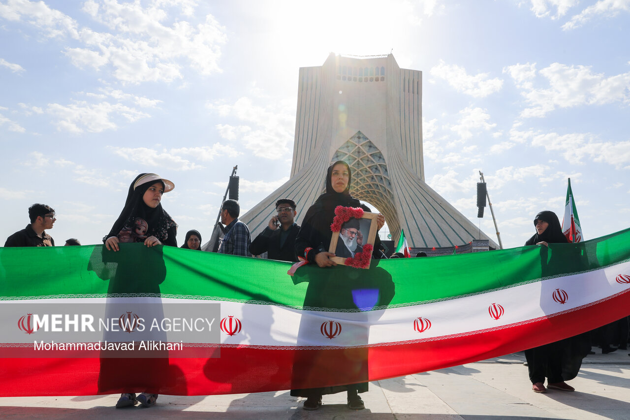 مراسم تشییع پیکر مطهر رهبر شهید انقلاب در تهران - ۷
