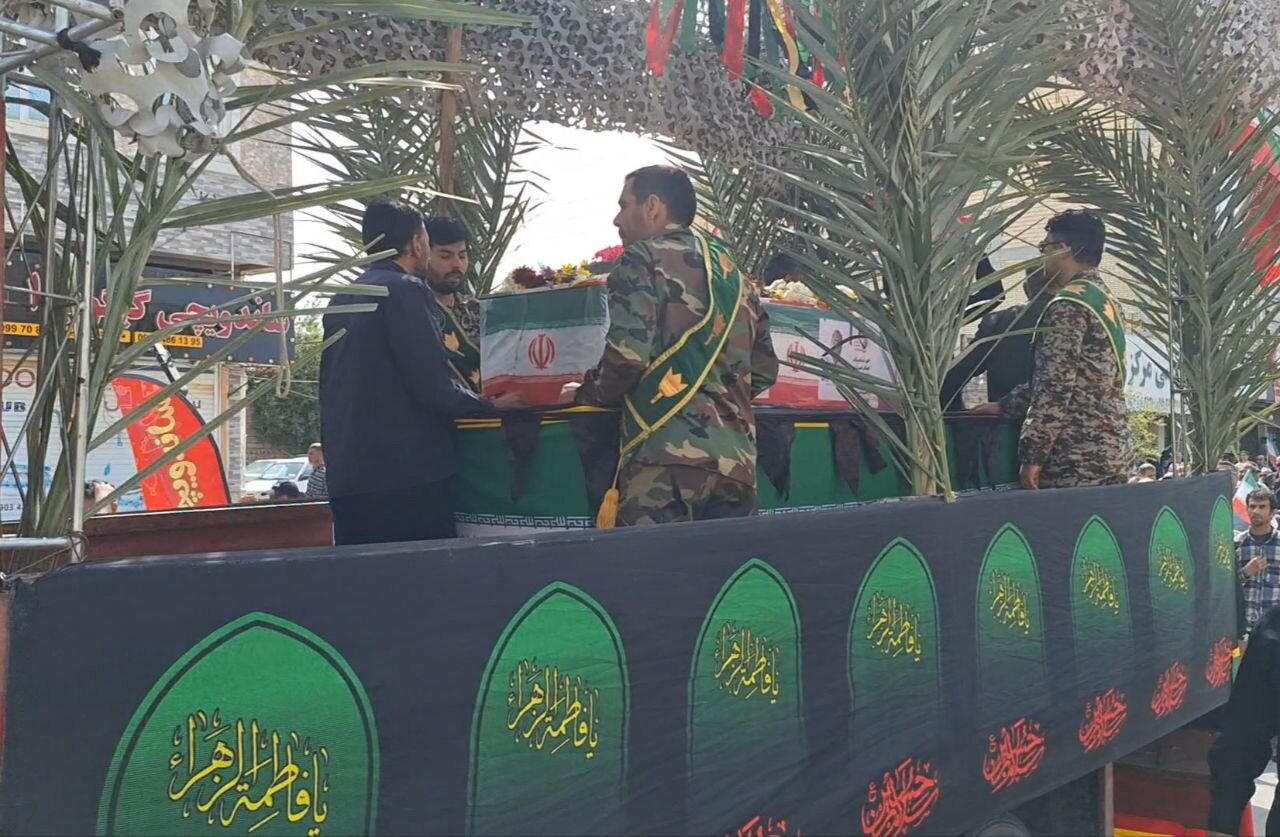 تشییع باشکوه پیکر مطهر شهید «محمد علی گیوی» در گناوه