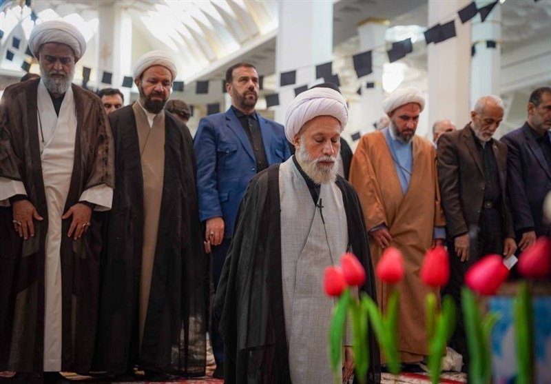 شکوه بندگی در نماز عید سعید فطر حرم مطهر شاهچراغ (ع) + تصاویر