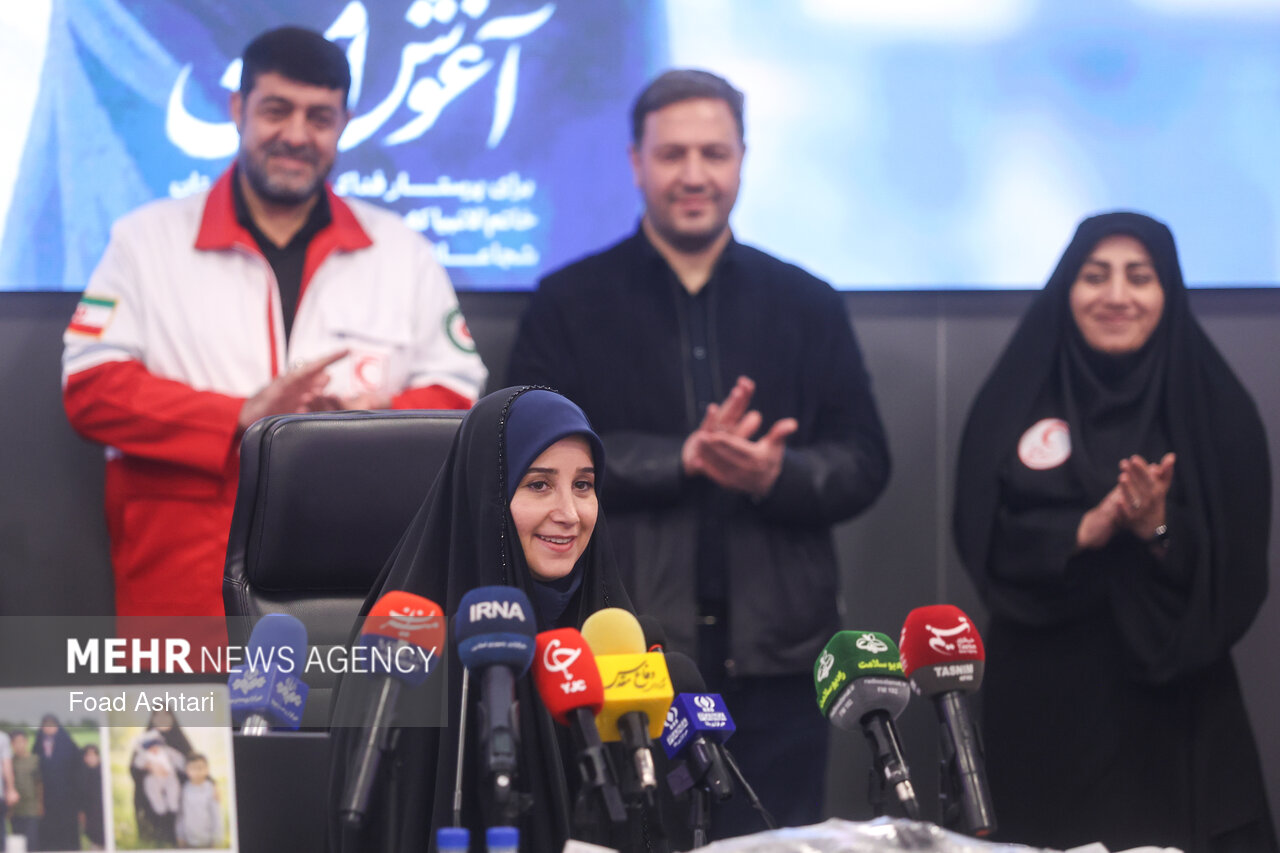 آیین تجلیل از کادر امداد و سلامت
