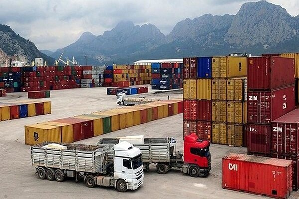 ترانزیت کالاهای غیرنفتی از بنادر قشم ۹۹۲ درصد افزایش یافت