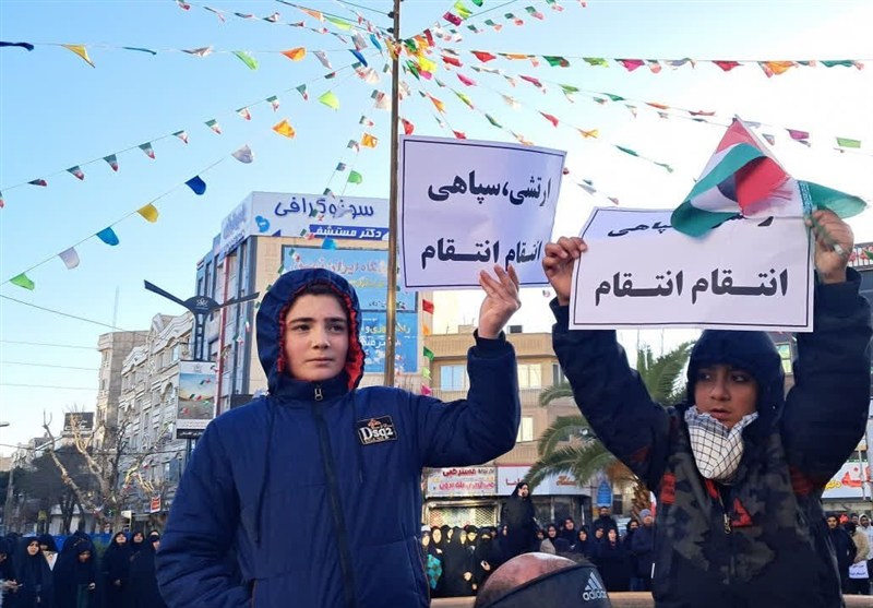 عزاداری خودجوش مردم بهارستان در سوگ رهبر حکیم انقلاب+فیلم