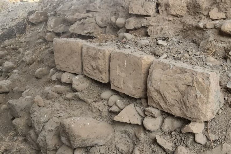 کشف بقایای پل تاریخی در میدان عشایر بروجرد