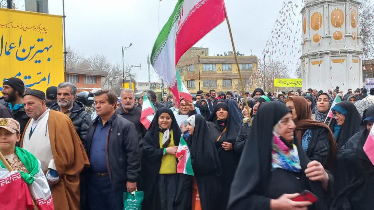 خروش مردم دیار علویان در فجر پیروزی‌