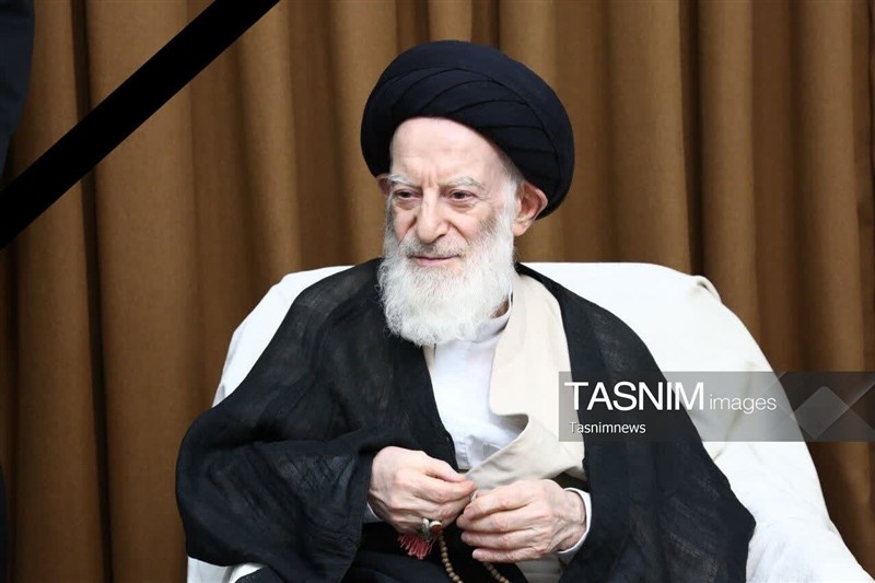 آغاز مراسم وداع با پیکر آیت‌الله شبیری زنجانی در بیت ایشان+ فیلم