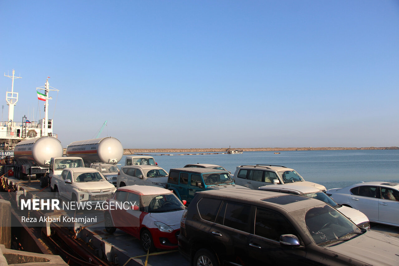 ۴۵۰ دستگاه خودرو در بندرلنگه تخلیه شد