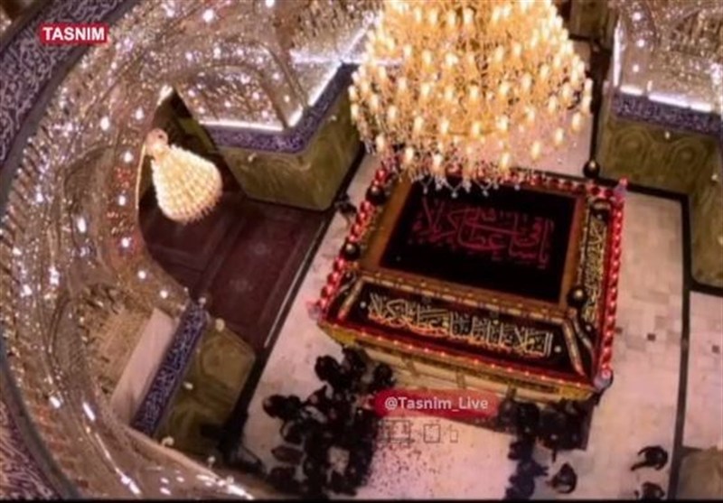 طواف پیکر مطهر قائد شهید امت بر گرد ضریح حضرت اباالفضل العباس (ع)