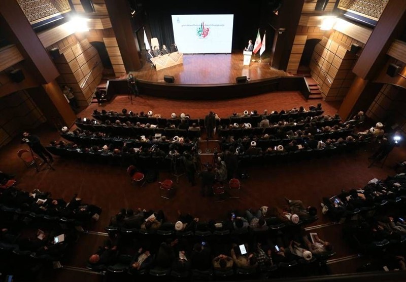 حلقه‌های میانی به سمت نخبه‌گرایی افراطی و عمل‌زدگی منحرف نشوند