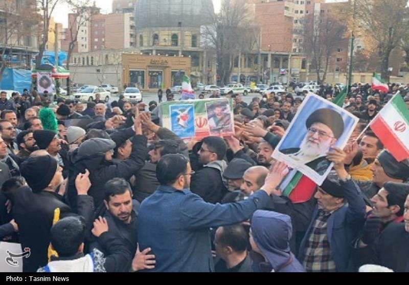 پیکر مطهر شهید حمید انصاری با حضور باشکوه مردم در شهرکرد تشییع شد