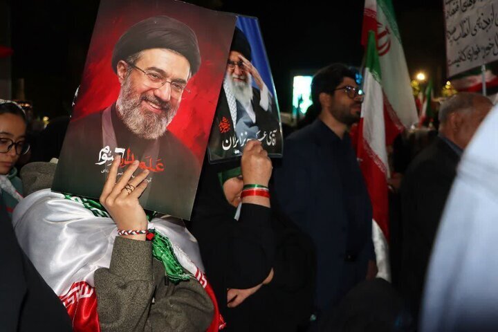 اجتماعات شبانه مردم اسلامشهر؛ جلوه‌ای از حضور ملت در میدان