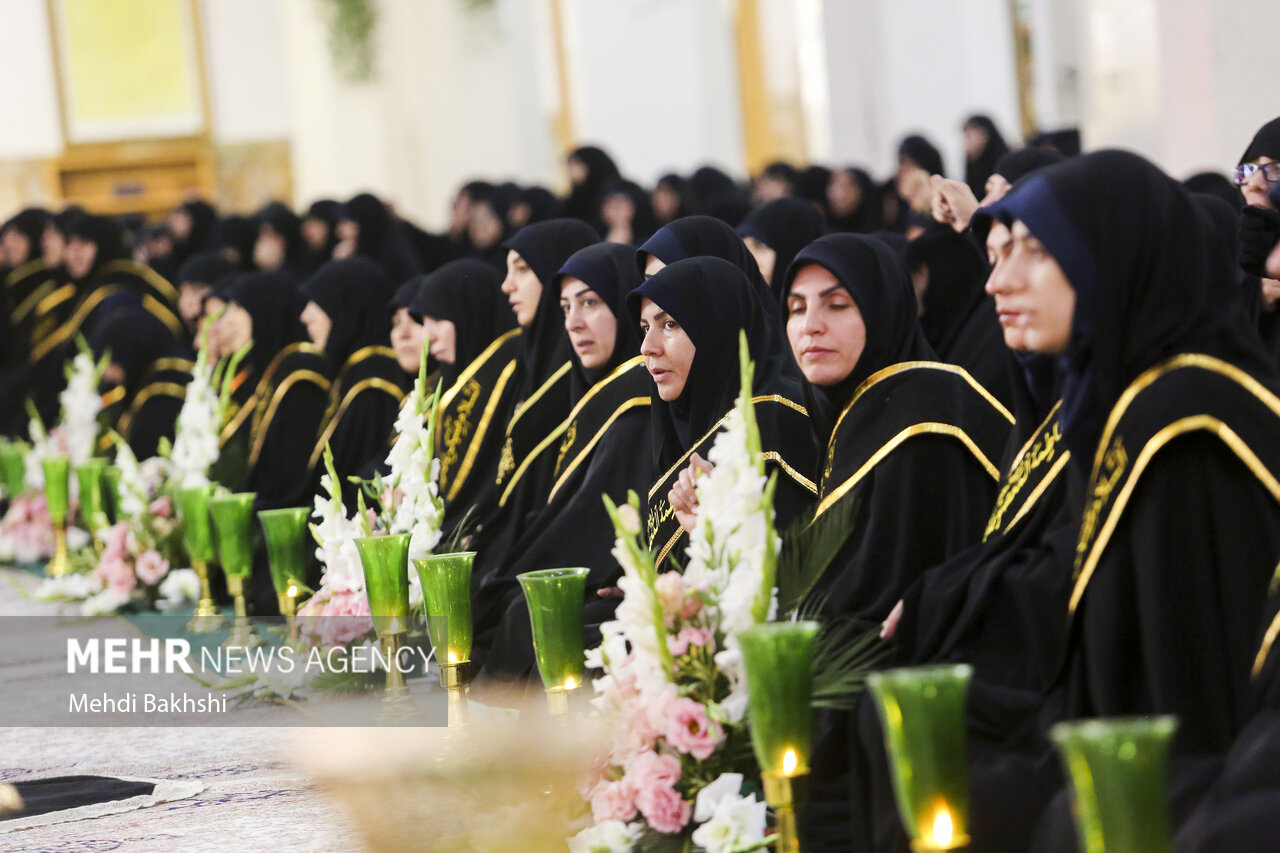 آیین شمعدان گردانی خادمان حرم حضرت معصومه(س)