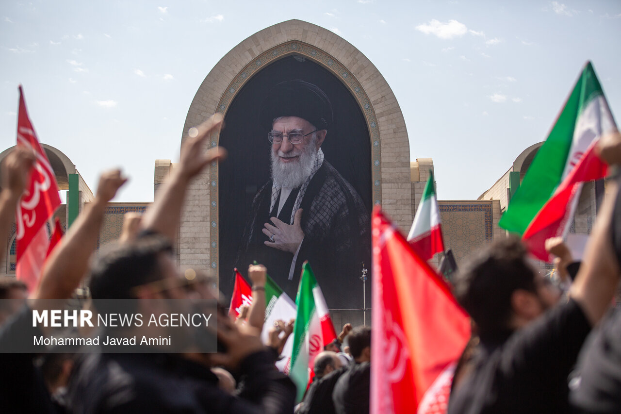مصلای تهران در سوگ رهبر شهید