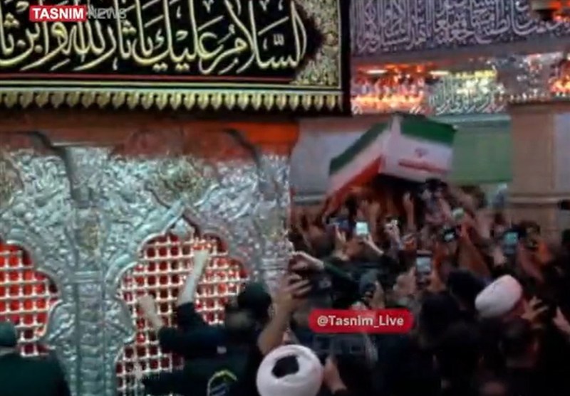 پیکر مطهر امام شهید وارد ضریح شش گوشه سیدالشهدا (ع) شد