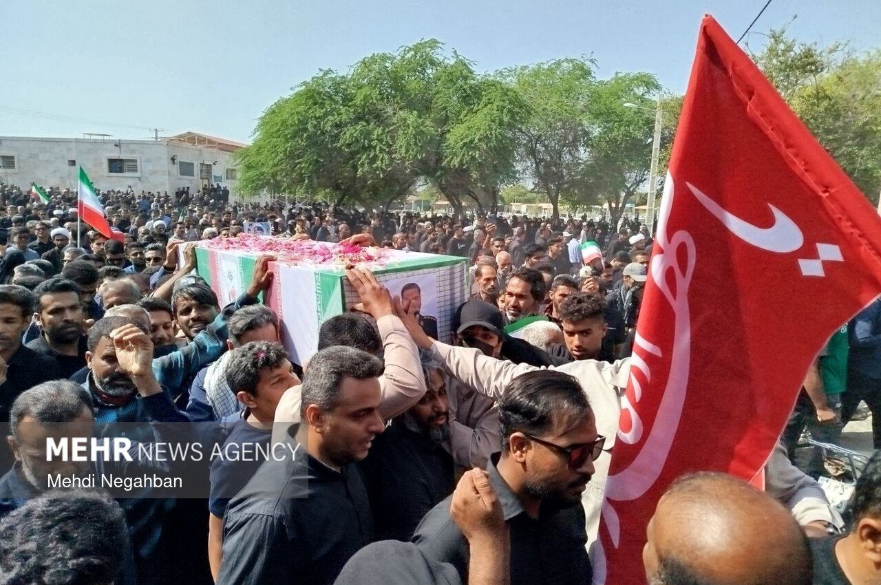 پیکر پاک سه شهید حملات دشمن آمریکایی صهیونیستی در رودان تشییع شد