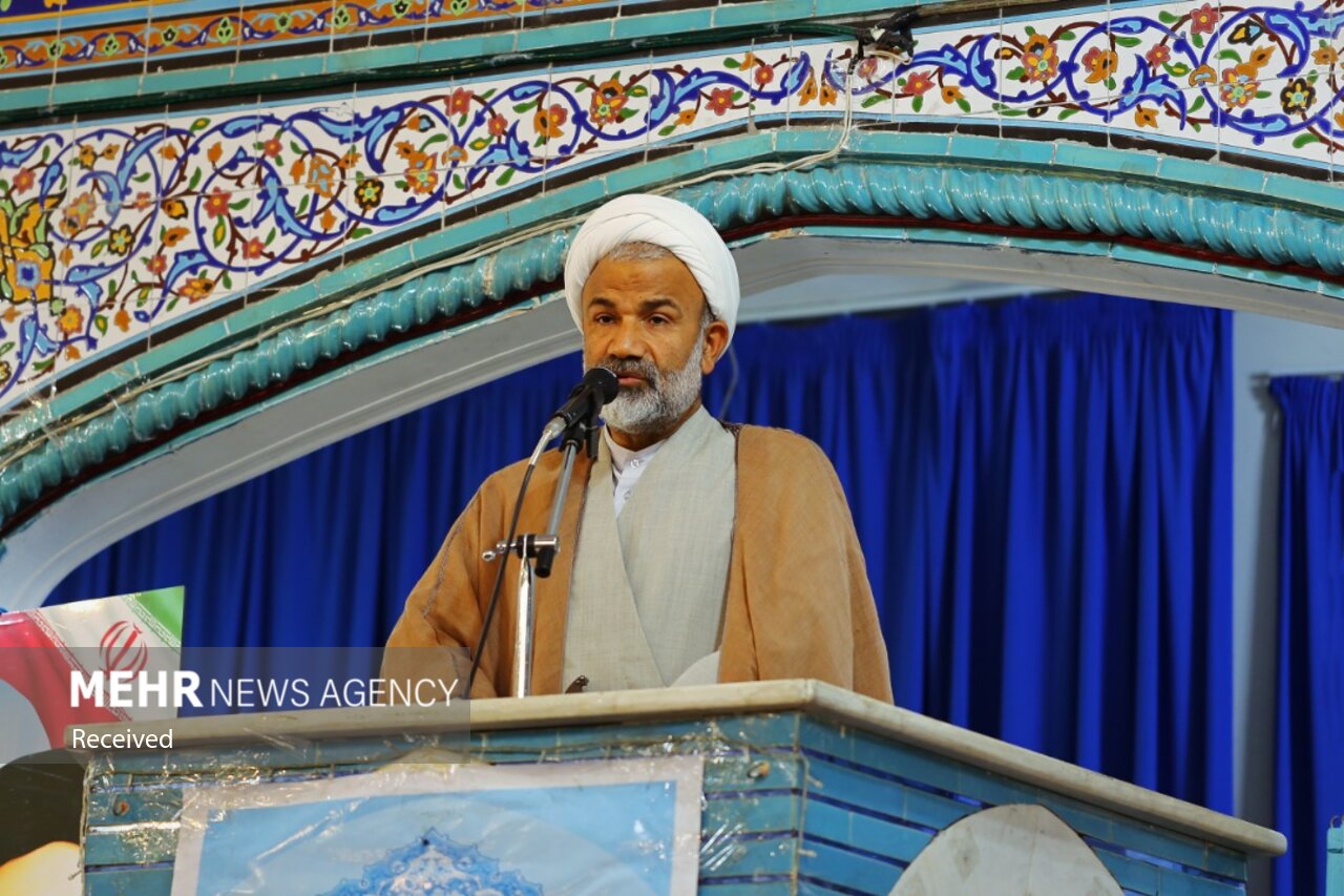 امام جمعه دشتتستان: ۱۲ فروردین تجلی پیوند ایمان دینی و اراده مردمی است