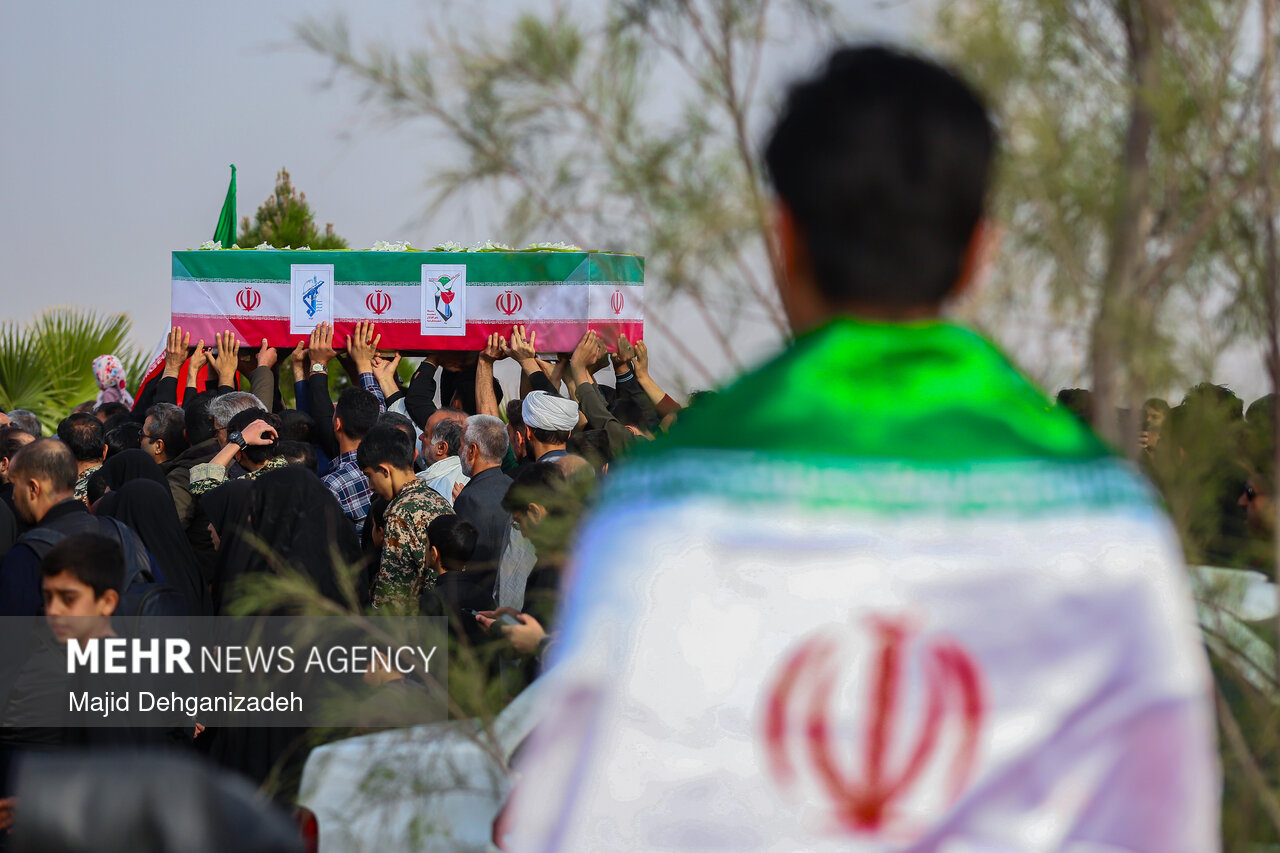 تشییع پیکر مطهر شهید تجاوز آمریکایی - صهیونی در یزد