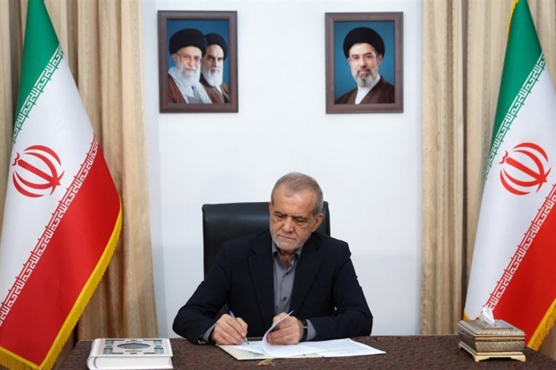 پزشکیان: فرهنگ نماز می‌تواند جامعه را در برابر دشواری‌ها استوارتر کند
