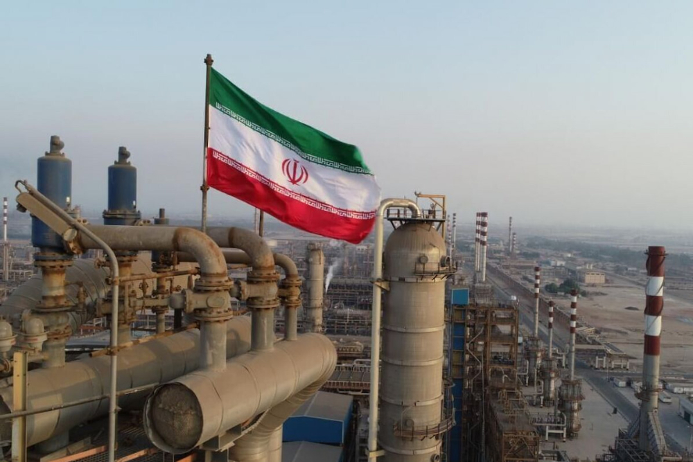 آمریکا: برای خرید نفت ایران مجوز صادر شد/ ایران: نفت مازاد برای فروش نداریم