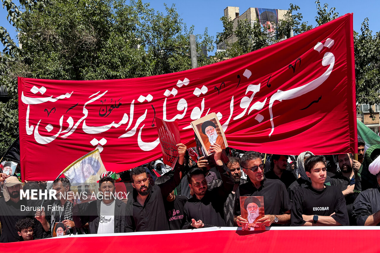 پرچم خونخواهی رهبر شهید انقلاب در مشهد