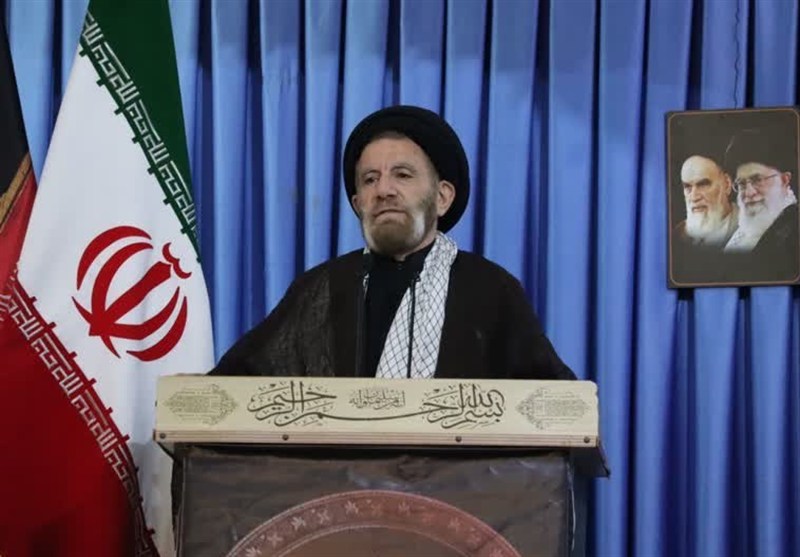 انتقاد امام جمعه خرم‌آباد از تغییر قیمت‌ها/ مردم توان خرید ندارند!