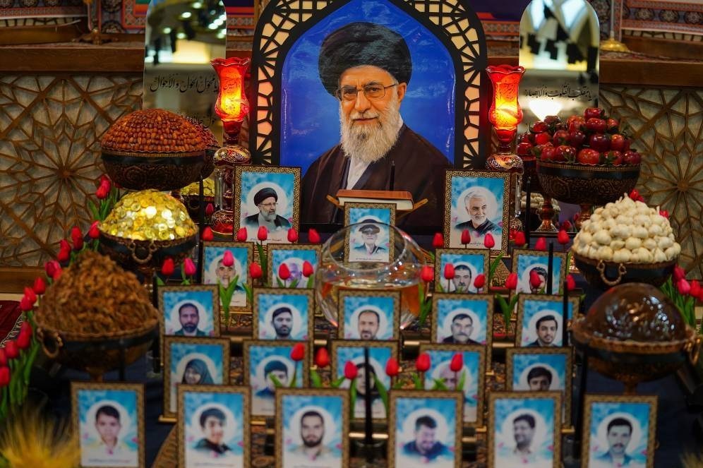 سال نو با دعا برای پیروزی مدافعان میهن در شیراز آغاز شد + تصاویر