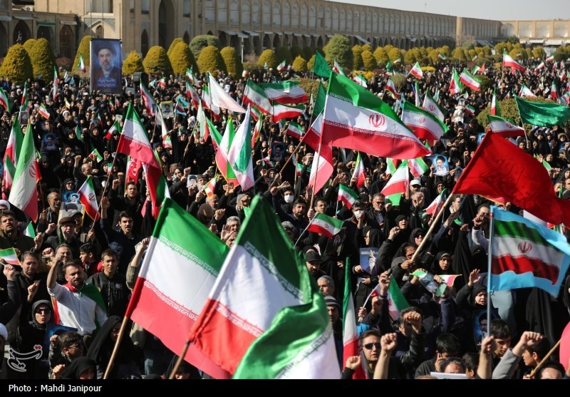 اصفهانی‌ها با رهبر جدید انقلاب زیر بمباران دشمن بیعت کردند +فیلم و عکس