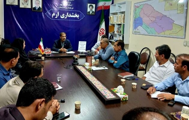بخشدار ارم: حضور تمام‌وقت و شفافیت مالی دهیاران الزامی است