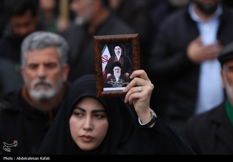 خون فرزند شهیدم حلال این انقلاب و کشور